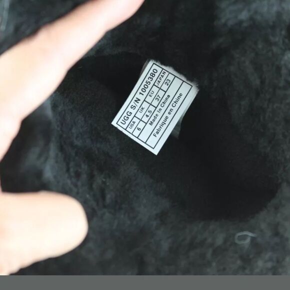 UGG Becket Black Leather Sheepskin Boots - Picture 5 of 5